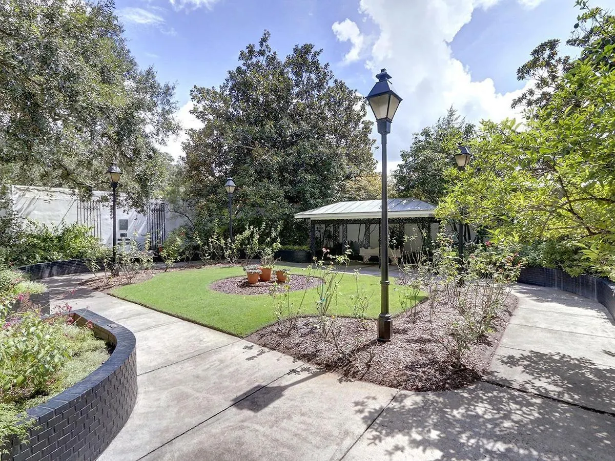 Gordon Holly Apartment