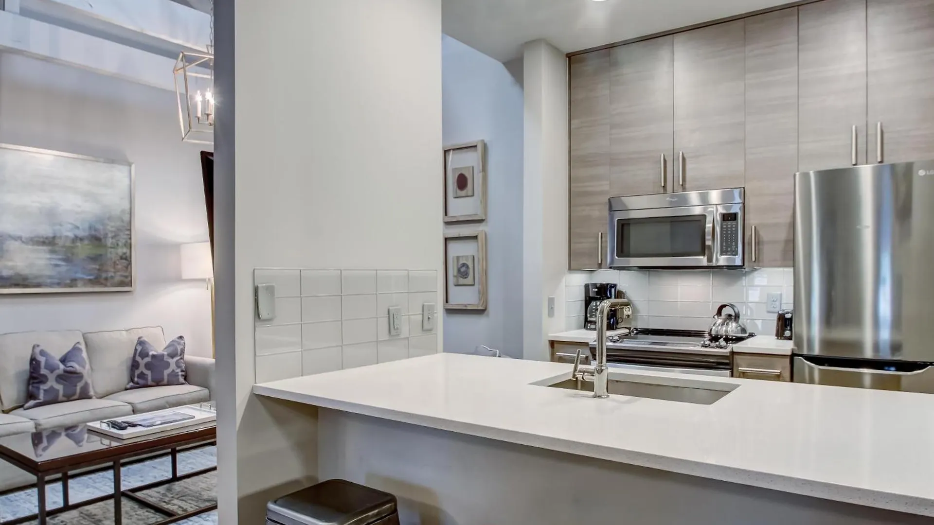 Parker's Collection - 4 Bedroom Apartment *