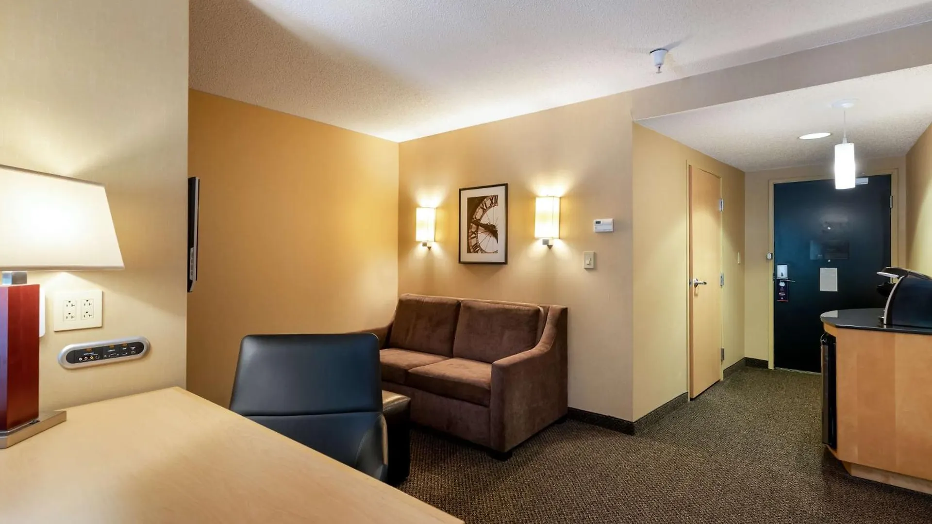 Doubletree By Hilton Airport Hotel 4*