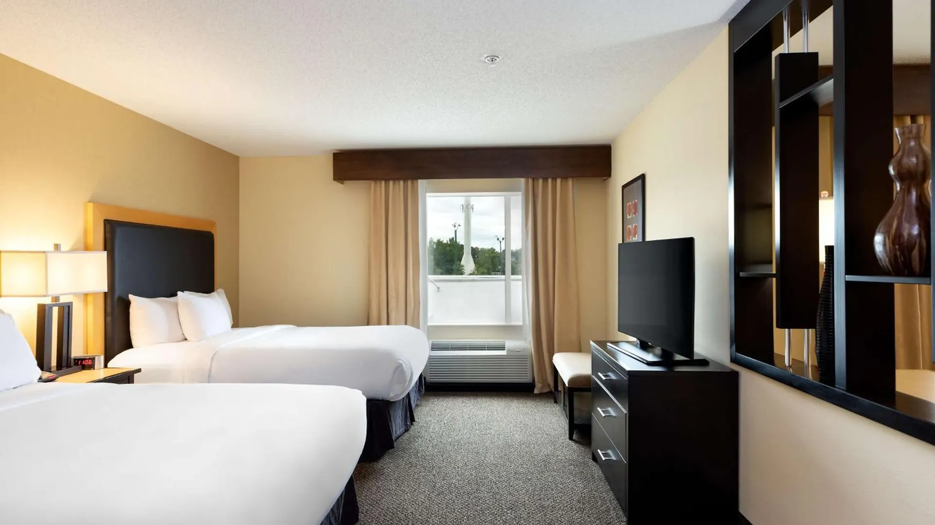Doubletree By Hilton Airport 4*