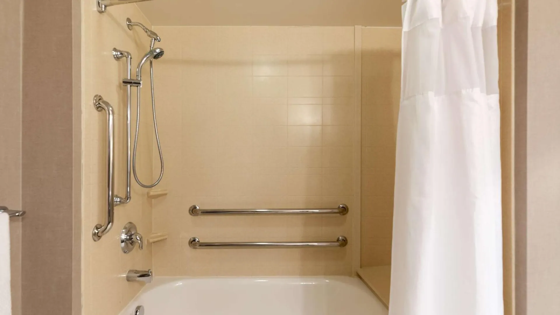 Doubletree By Hilton Airport Hotel Savannah