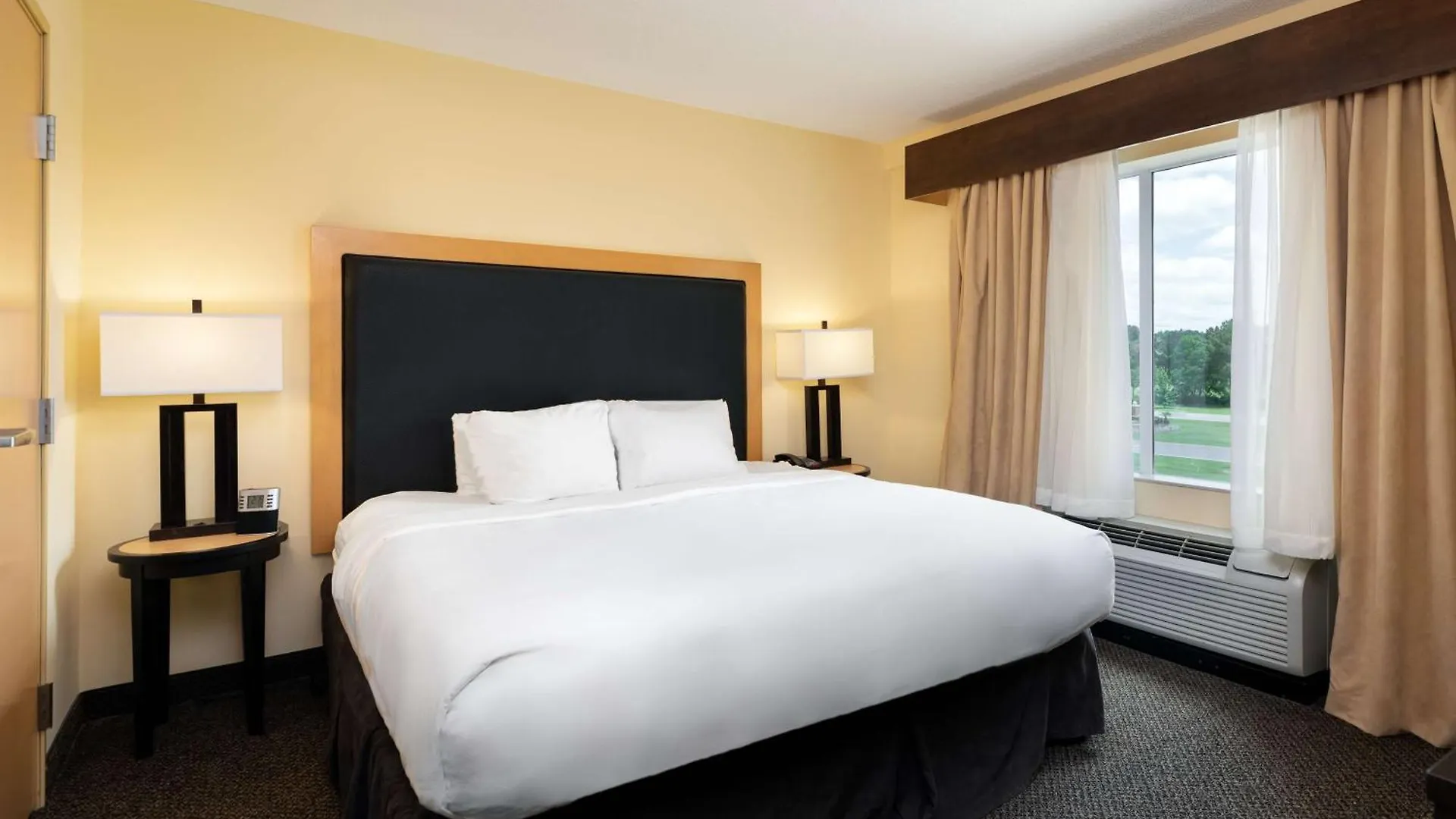 Doubletree By Hilton Airport Hotel