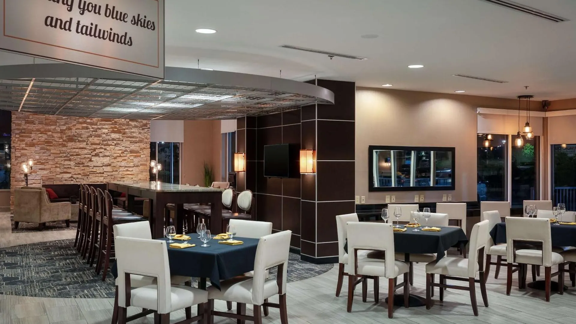 Doubletree By Hilton Airport