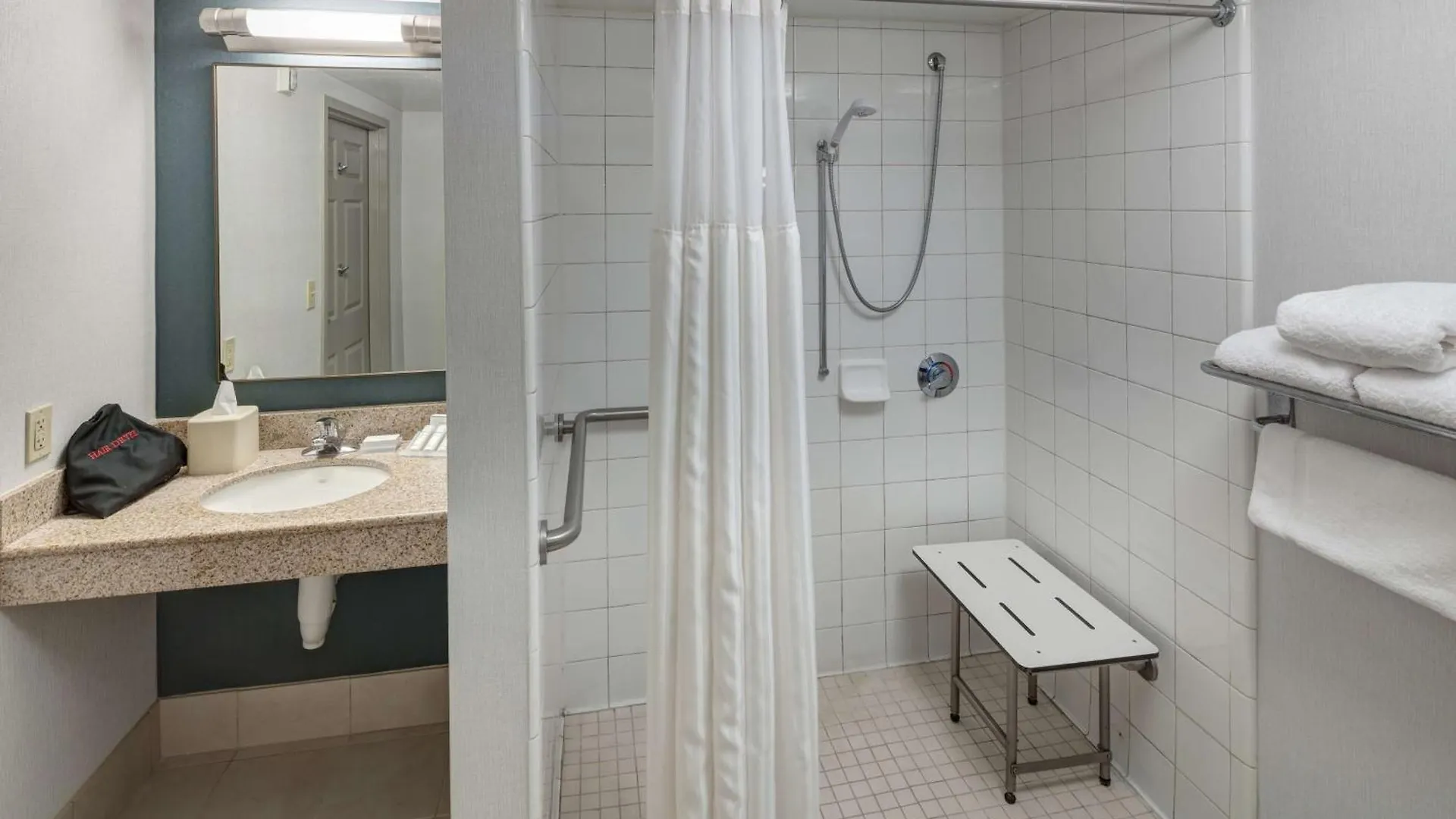 Hilton Garden Airport Hotel 3*