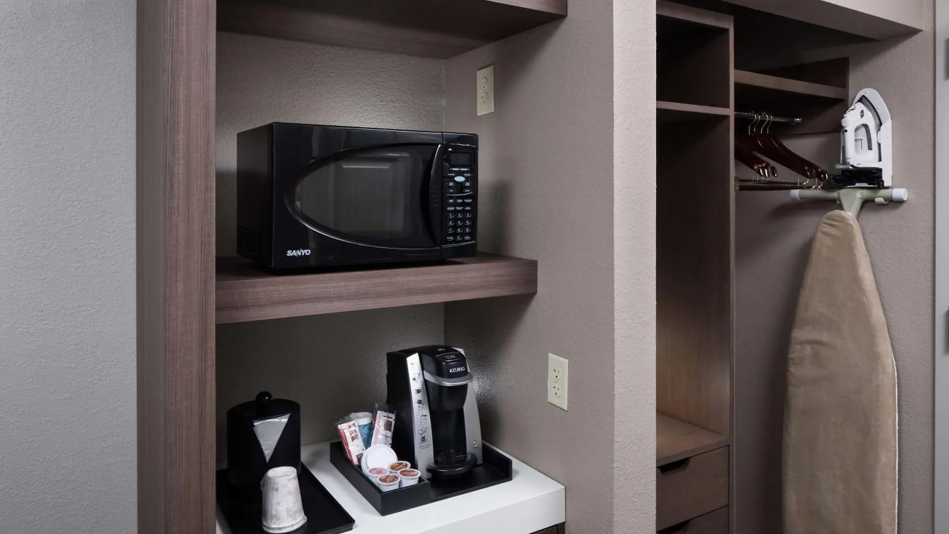 Hotel Hilton Garden Airport 3*
