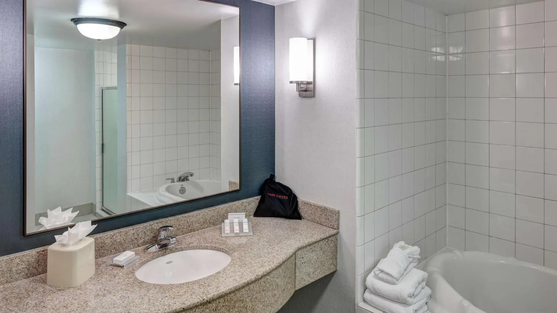 Hotel Hilton Garden Airport