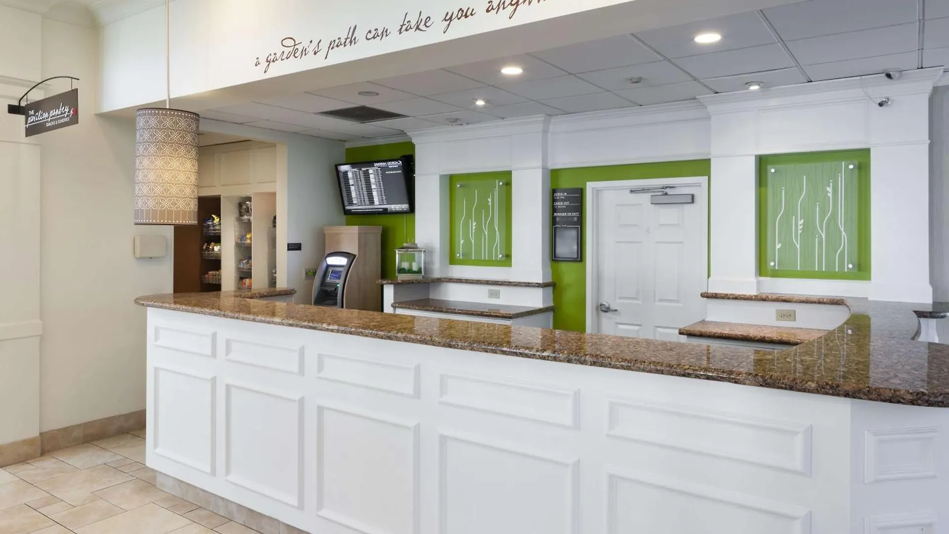 Hilton Garden Airport 3*