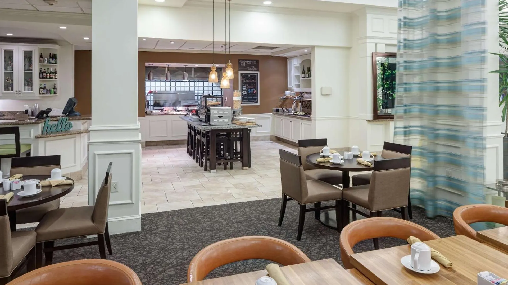 Hilton Garden Airport 3*