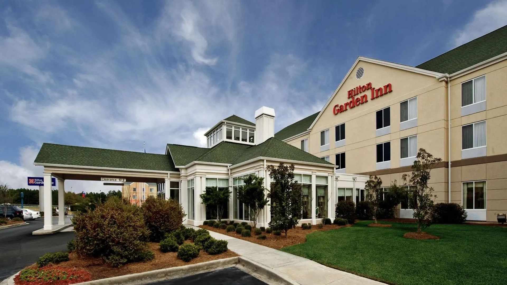 Hilton Garden Airport Hotel 3*