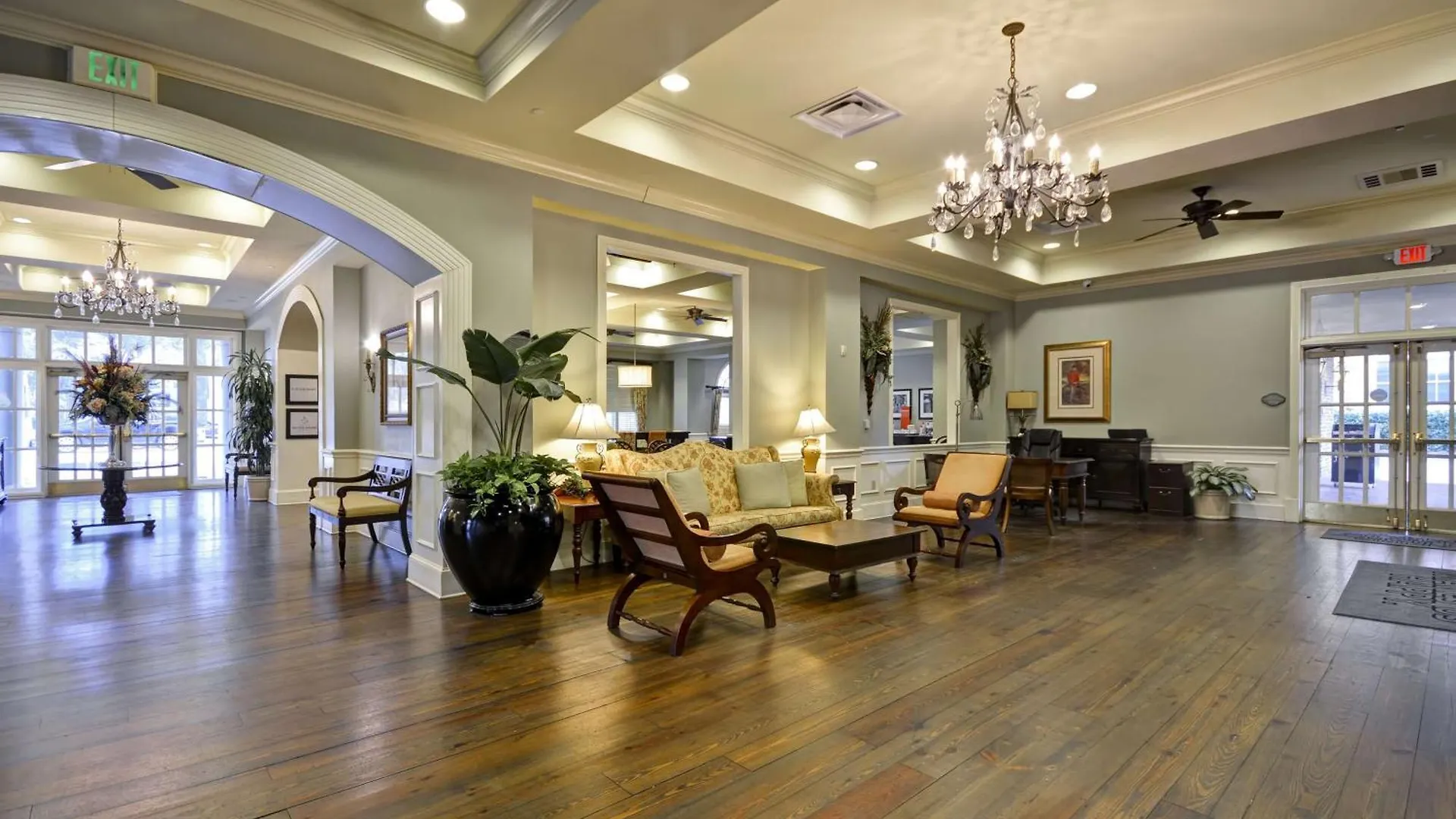 Hotel Hampton & Historic District