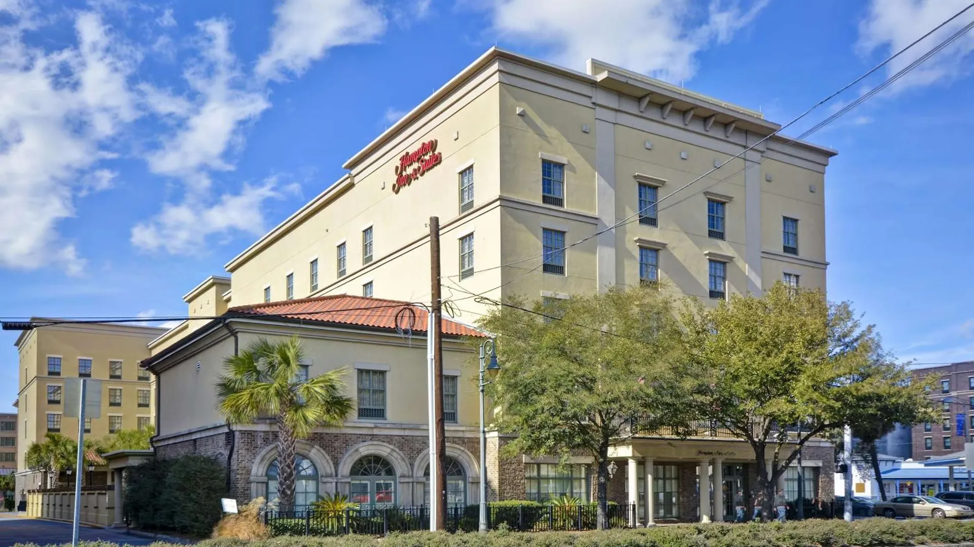 Hotel Hampton & Historic District 3*