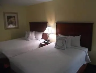 Hotel Baymont By Wyndham Midtown Savannah