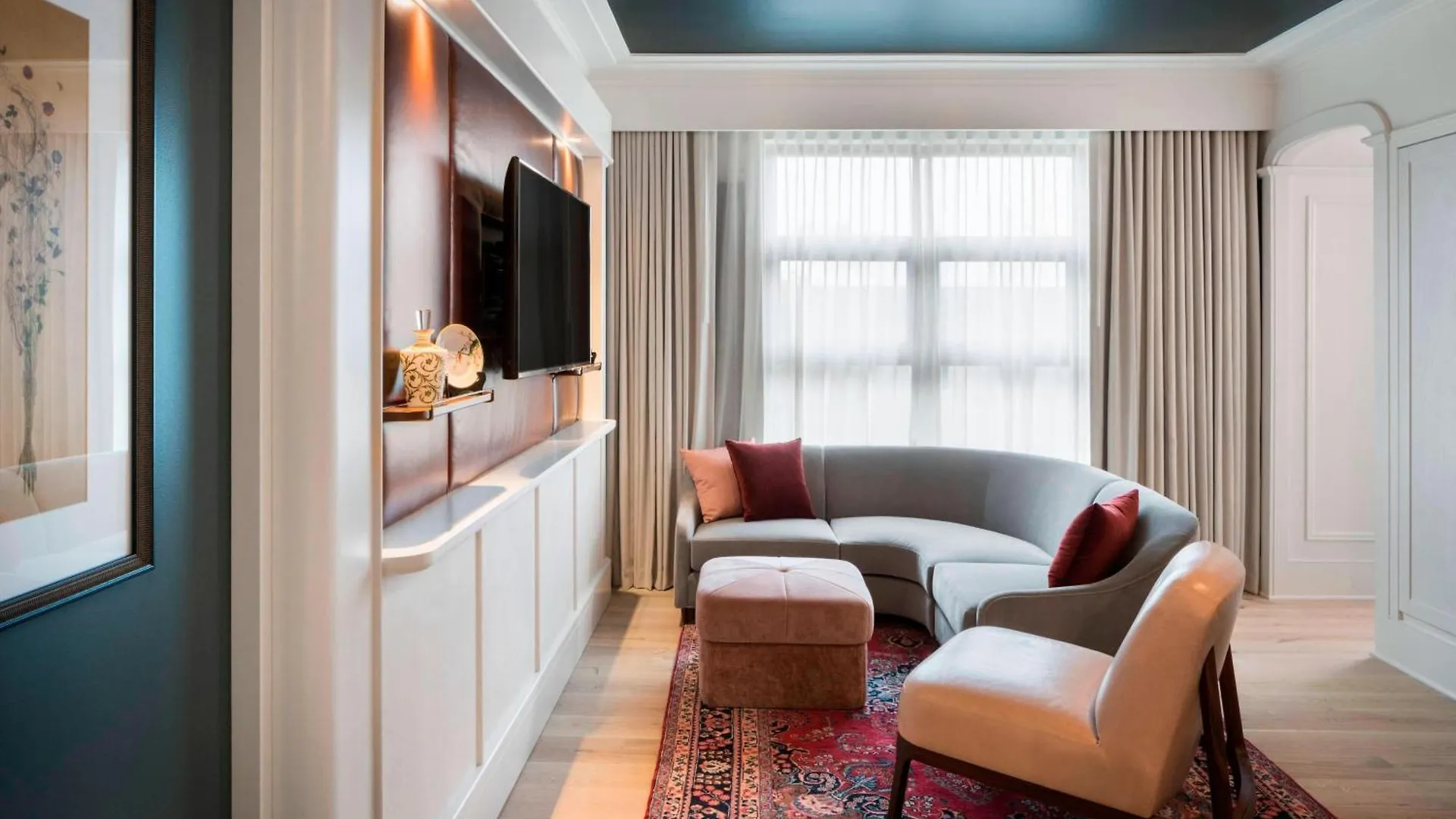 Perry Lane Hotel, A Luxury Collection Hotel, Hotel