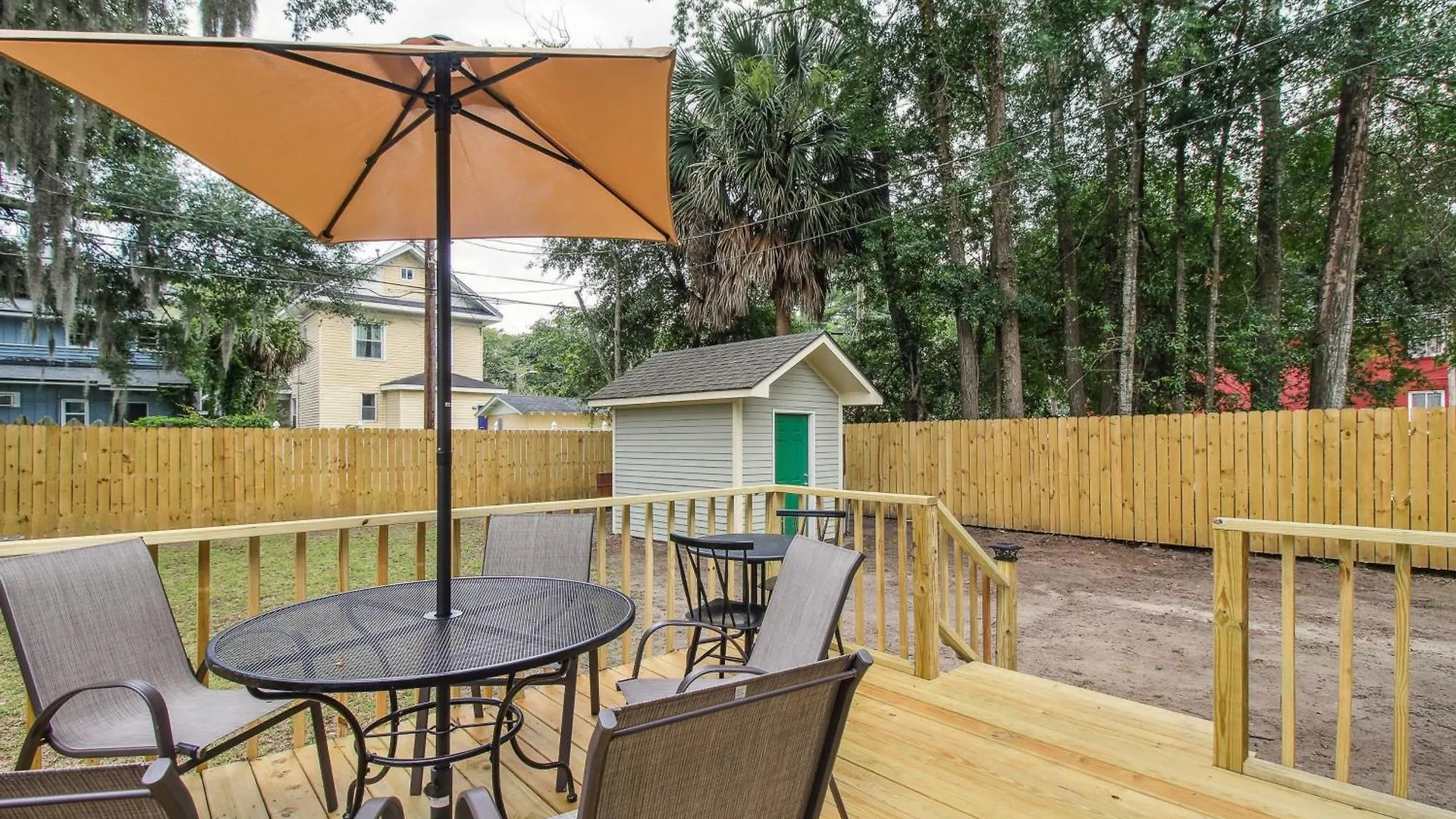 With Patio And Grill About 2 Mi To Downtown Holiday home *