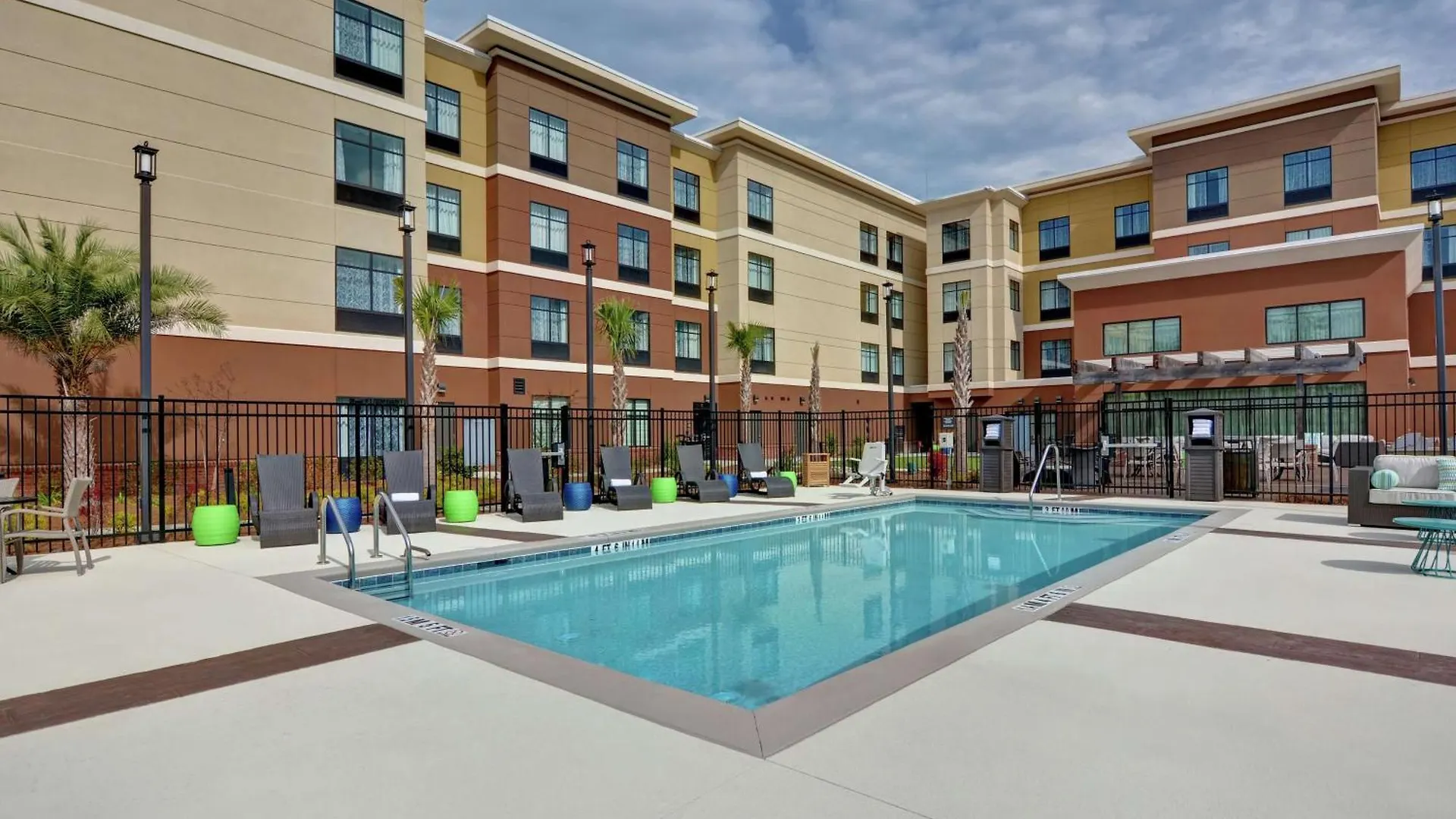 Hotel Homewood By Hilton Airport 3*