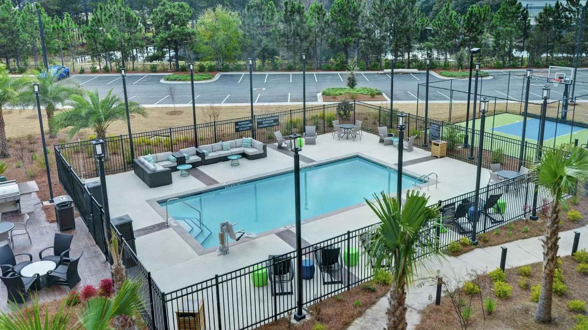 Hotel Homewood By Hilton Airport