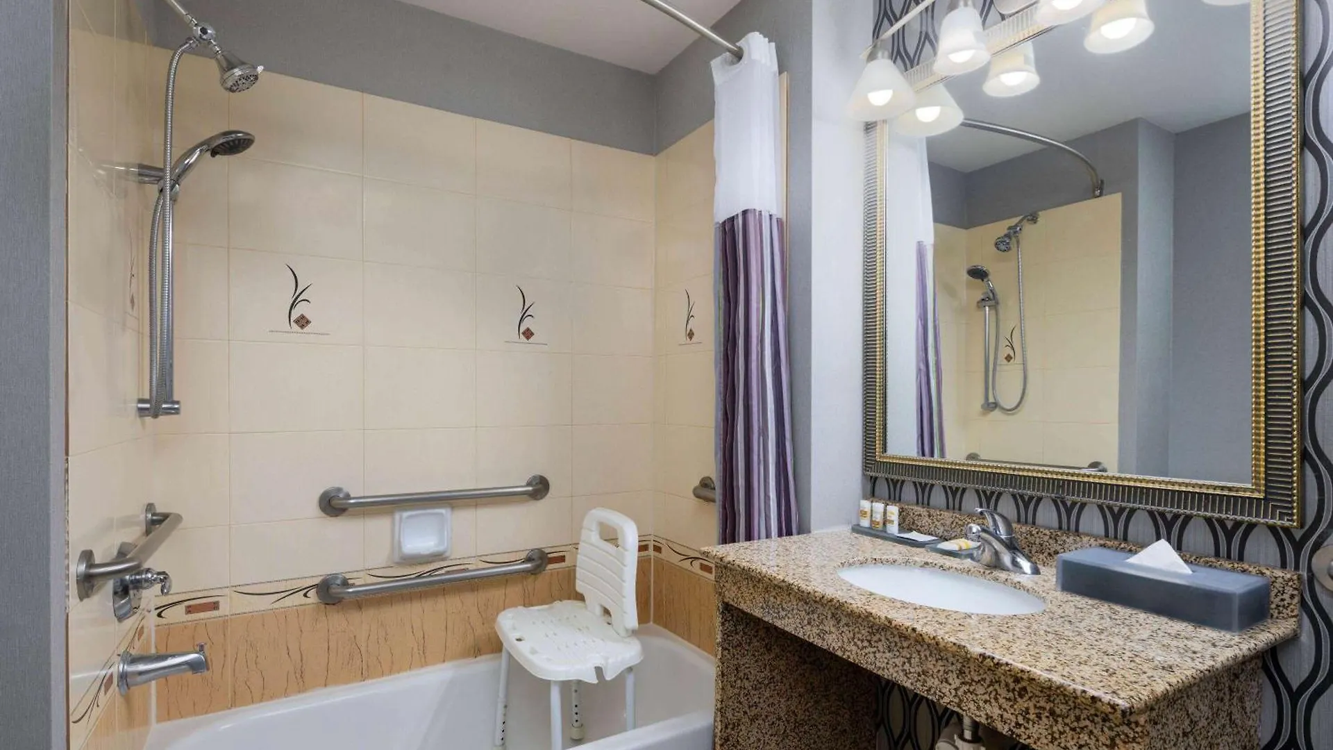 La Quinta By Wyndham Airport - Pooler Hotel