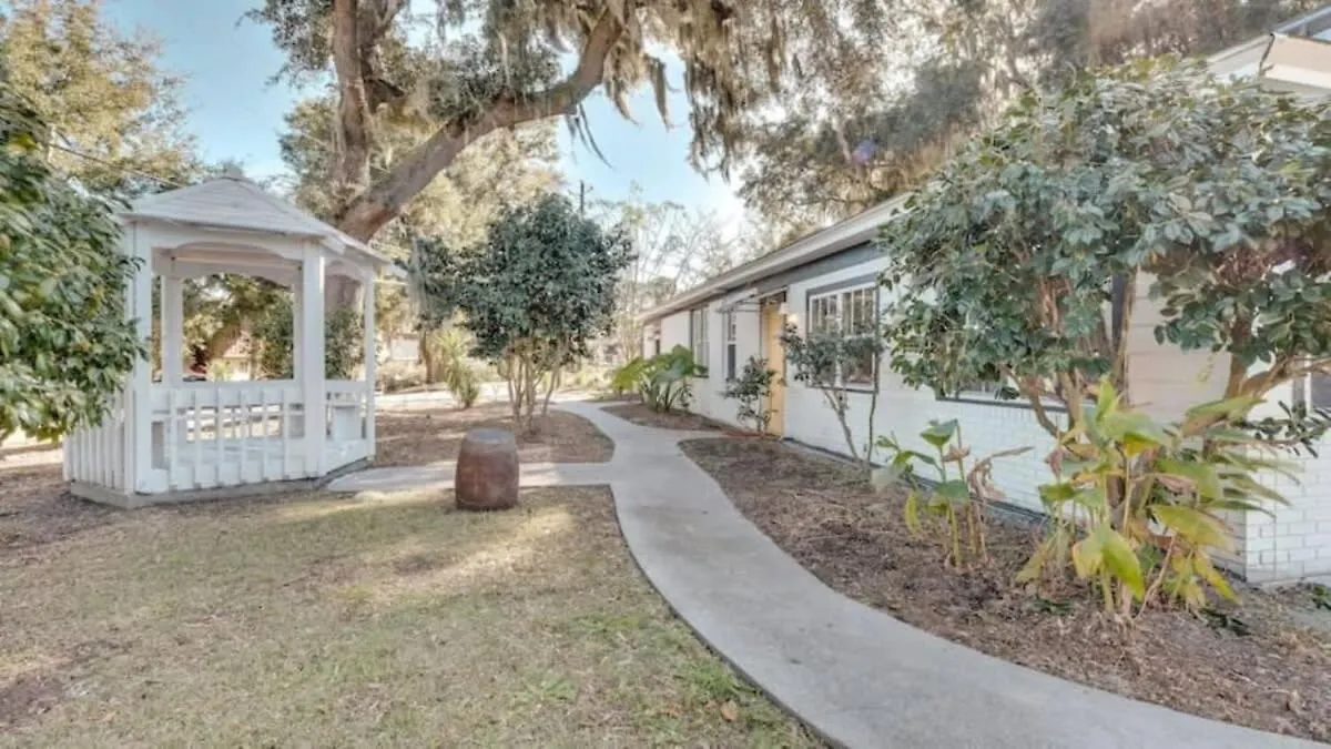 Two Units With Gazebo-swanky Style Holiday home Savannah
