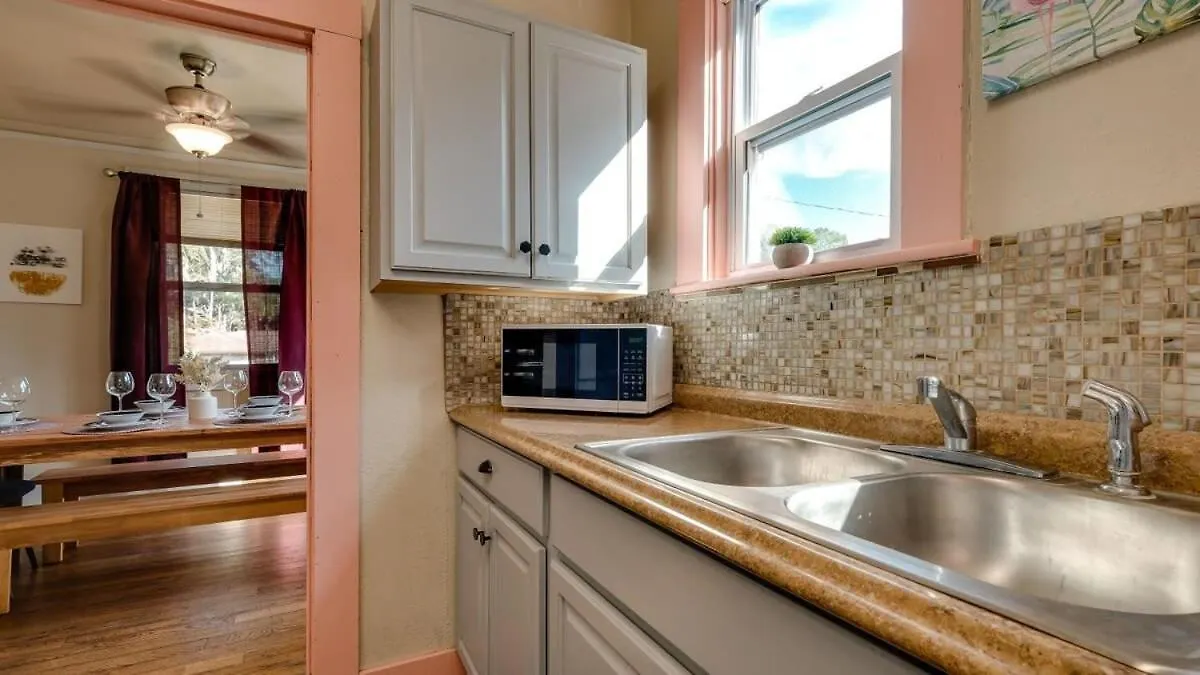 Retro Rainbow At Herb River- Flamingo Flat #4 Apartment