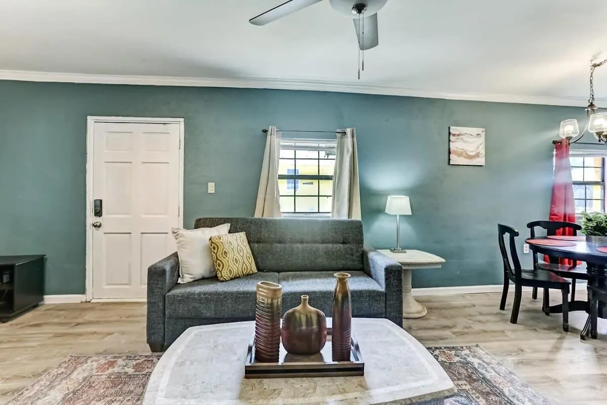 Holiday home Retro Rainbow At Herb River-canary #11 Savannah