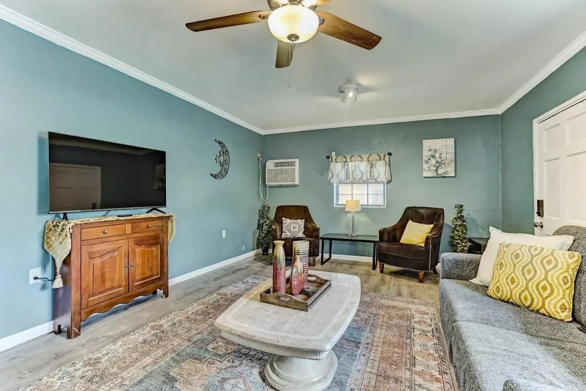 Retro Rainbow At Herb River-canary #11 Holiday home Savannah