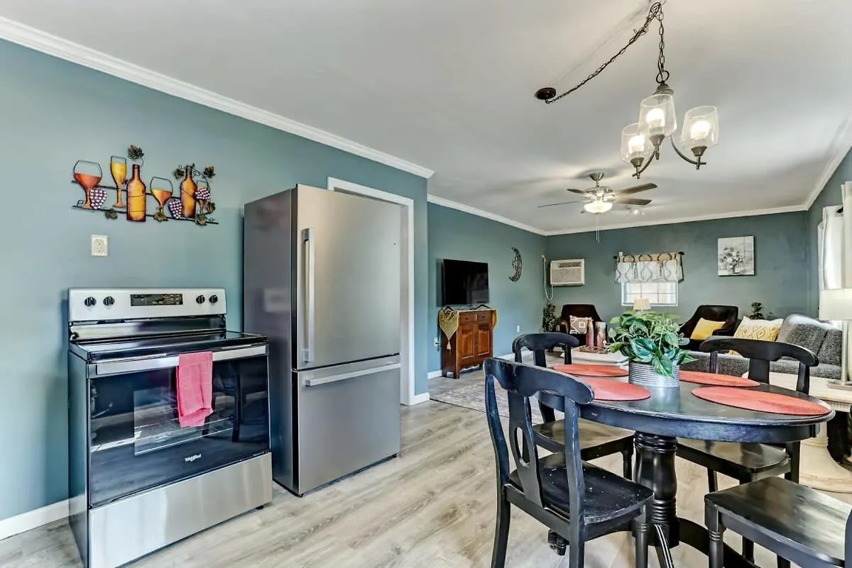 Retro Rainbow At Herb River-canary #11 Holiday home