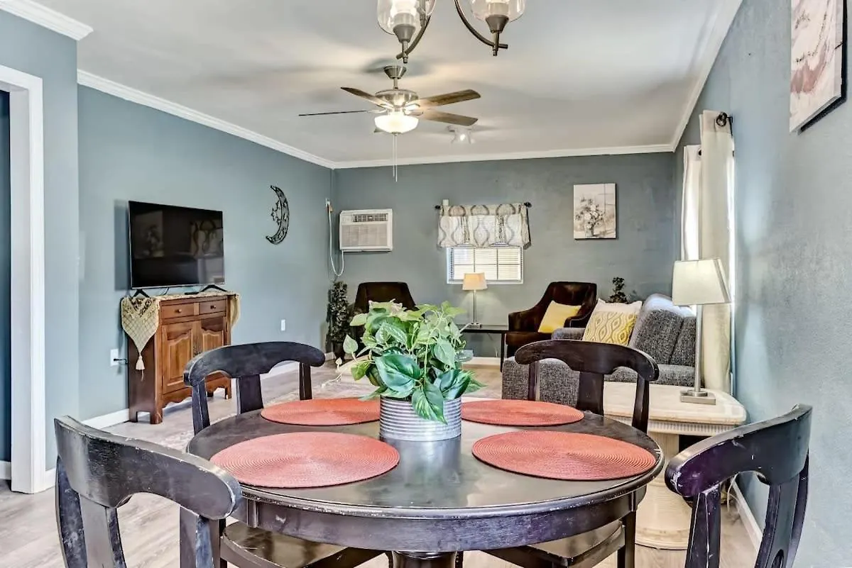 Holiday home Retro Rainbow At Herb River-canary #11 Savannah
