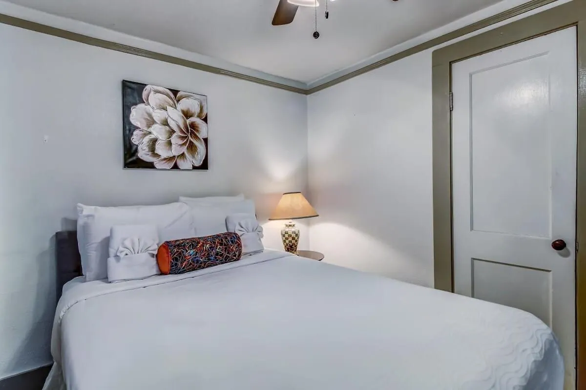 Apartment Retro Rainbow At Herb River- Flamingo Flat #3 *