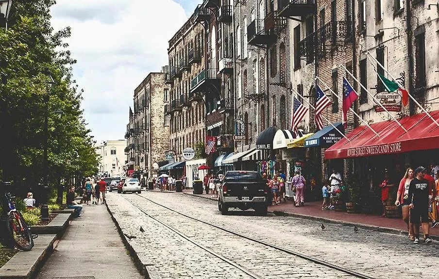 The Groovy Getaway On Garfield * Savannah