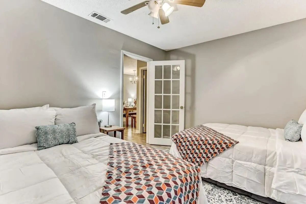 The Groovy Getaway On Garfield Savannah