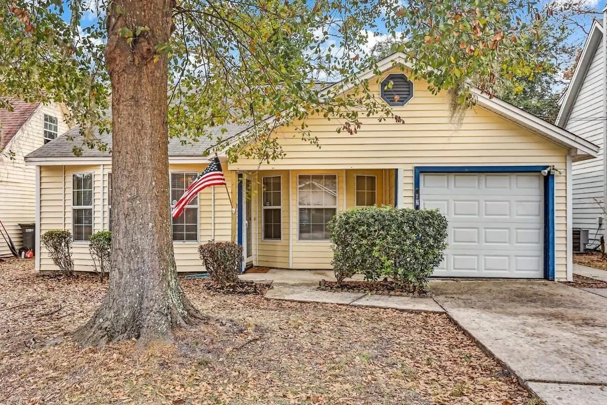 Holiday home The Groovy Getaway On Garfield Savannah
