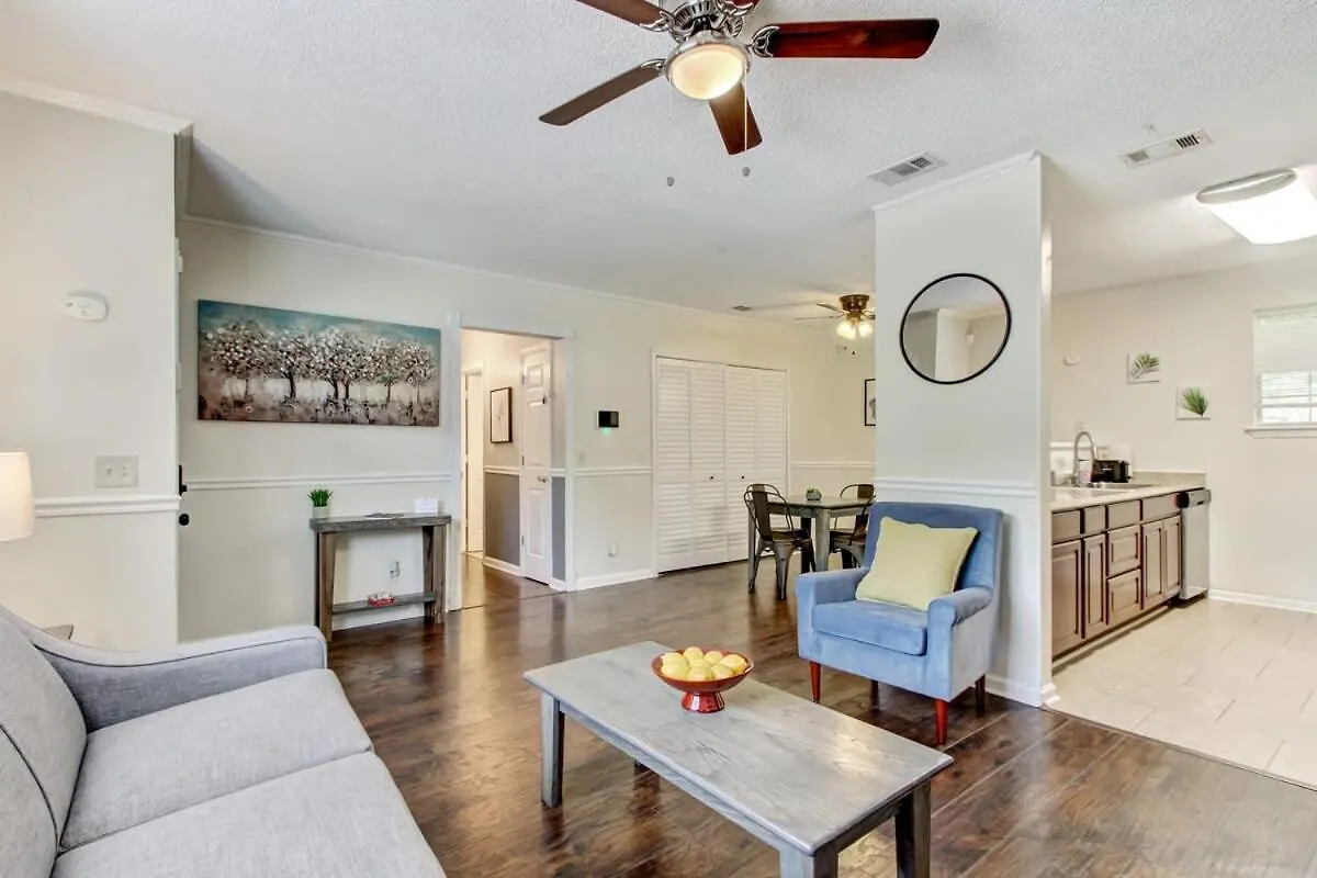 Covered Patio & Fenced Yard Lovely In Laurelwood *