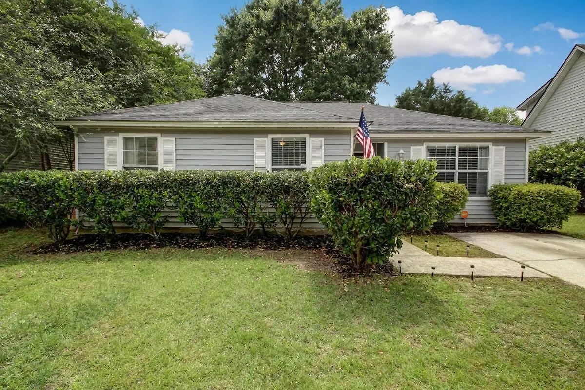 Covered Patio & Fenced Yard Lovely In Laurelwood Holiday home Savannah