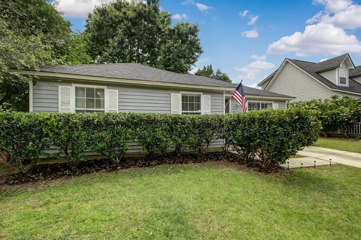 Holiday home Covered Patio & Fenced Yard Lovely In Laurelwood *