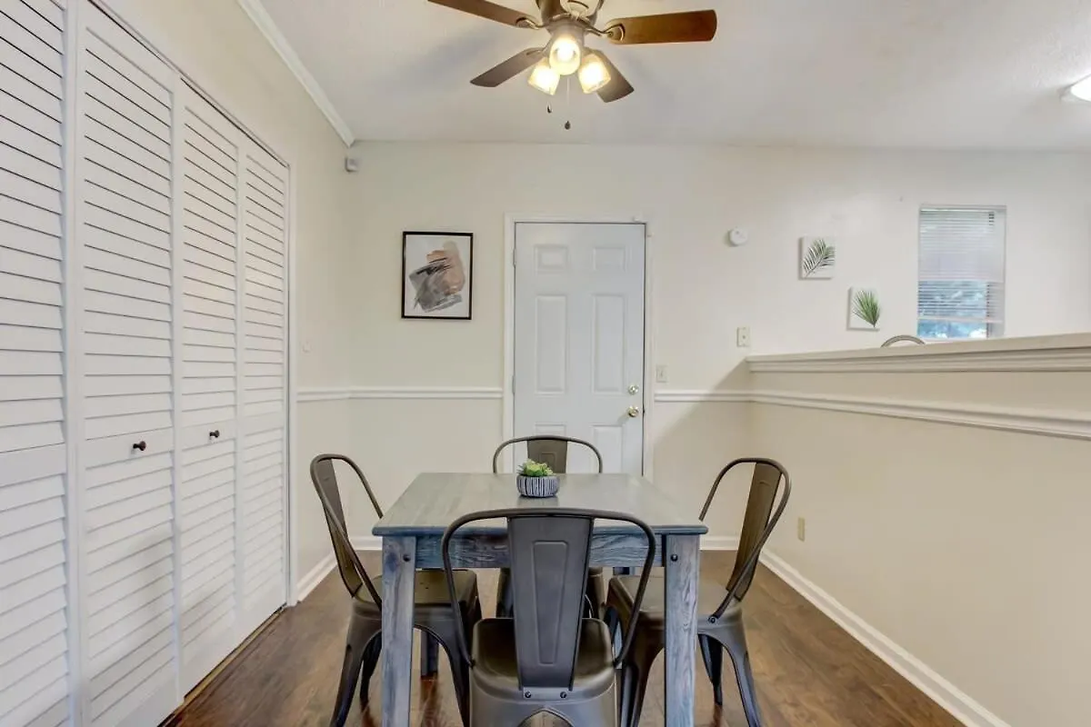 Covered Patio & Fenced Yard Lovely In Laurelwood *