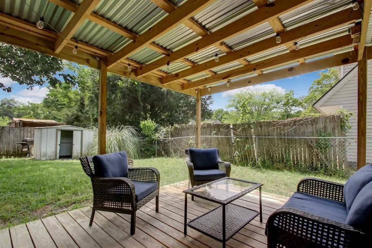 Holiday home Covered Patio & Fenced Yard Lovely In Laurelwood Savannah