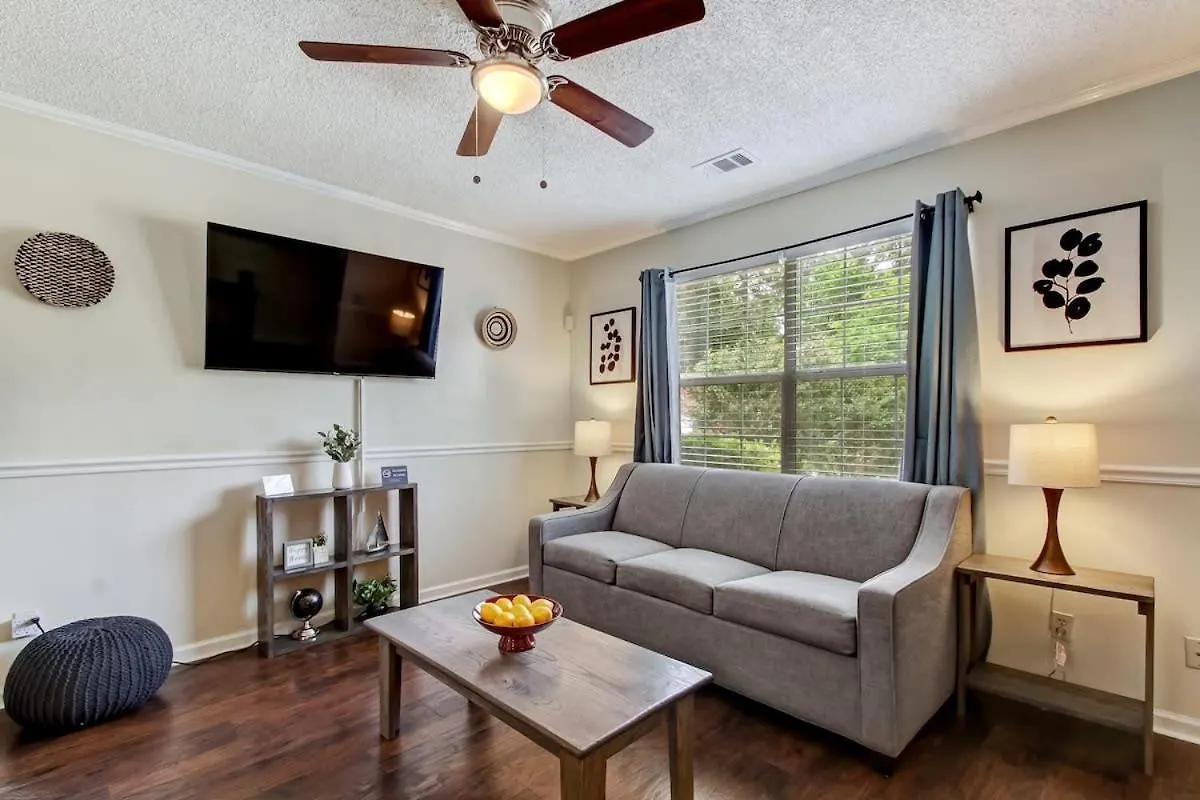 Holiday home Covered Patio & Fenced Yard Lovely In Laurelwood Savannah