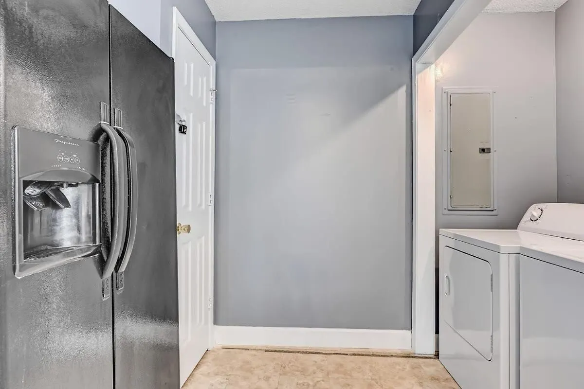 Near Hospital And Downtown- On Leghorn Holiday home Savannah