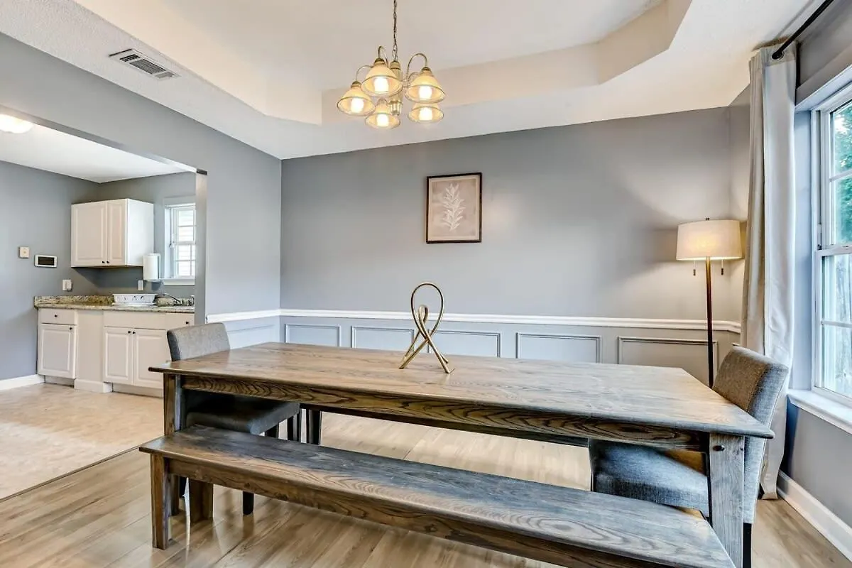 Near Hospital And Downtown- On Leghorn Holiday home