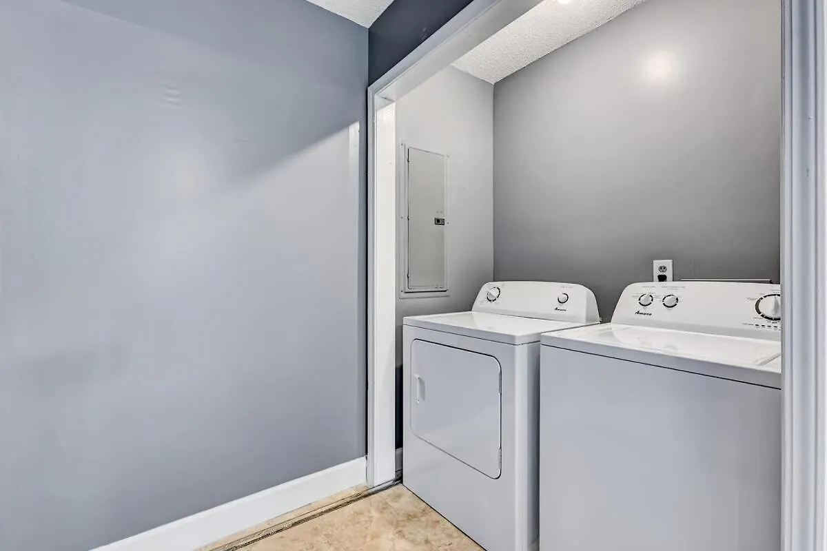 Near Hospital And Downtown- On Leghorn Holiday home Savannah