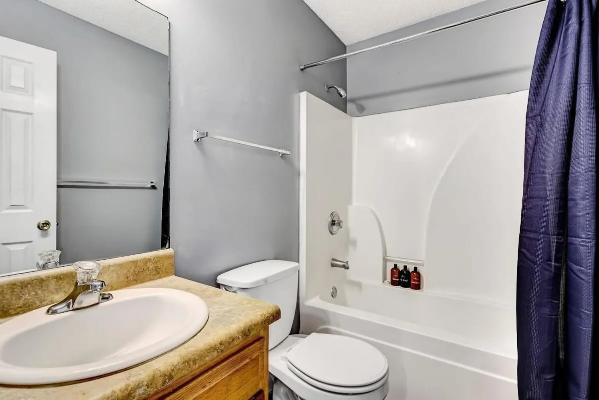 Near Hospital And Downtown- On Leghorn Holiday home