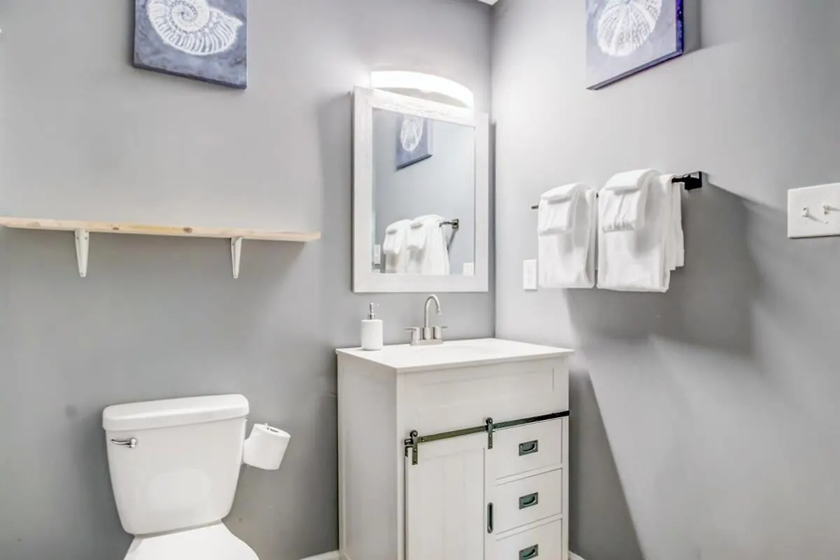 Near Dining & Downtown- Moon River District Digs סוואנה