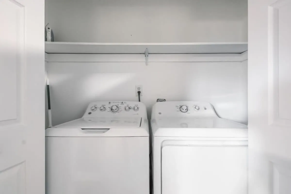 Near Dining & Downtown- Moon River District Digs סוואנה