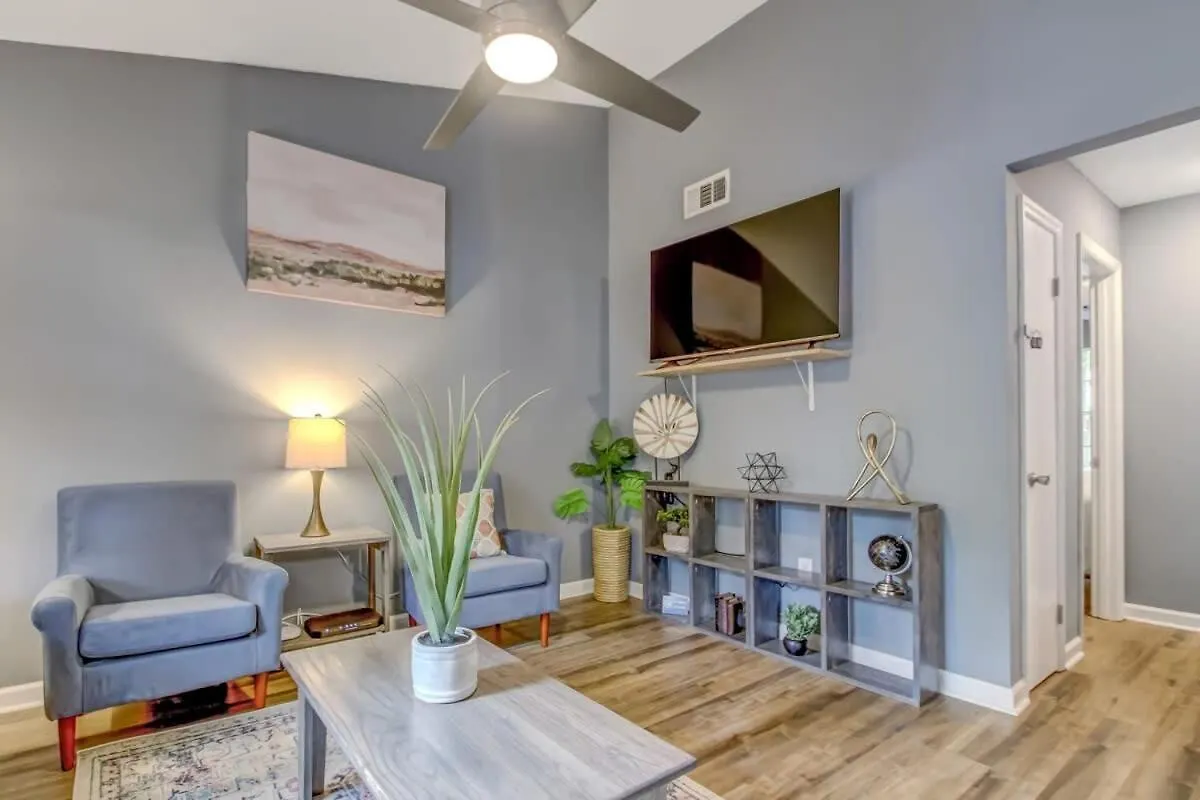 Near Dining & Downtown- Moon River District Digs בית נופש סוואנה
