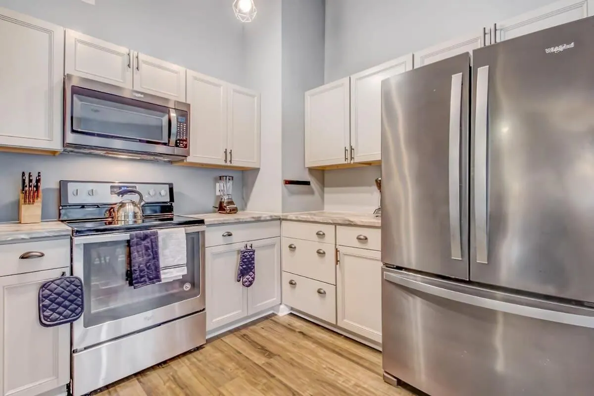 Near Dining & Downtown- Moon River District Digs בית נופש סוואנה