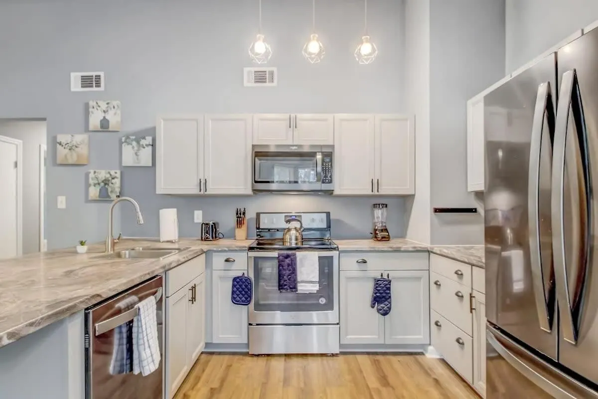 Near Dining & Downtown- Moon River District Digs סוואנה