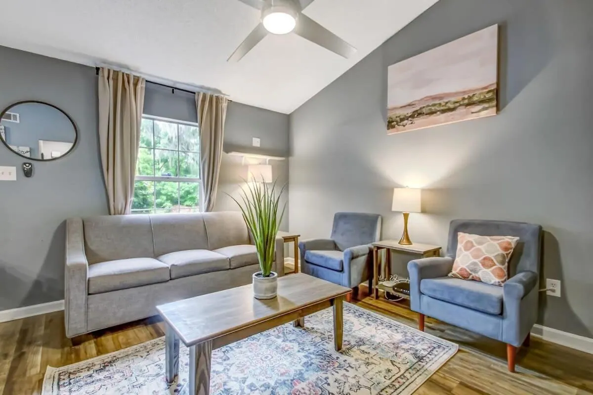 בית נופש Near Dining & Downtown- Moon River District Digs *