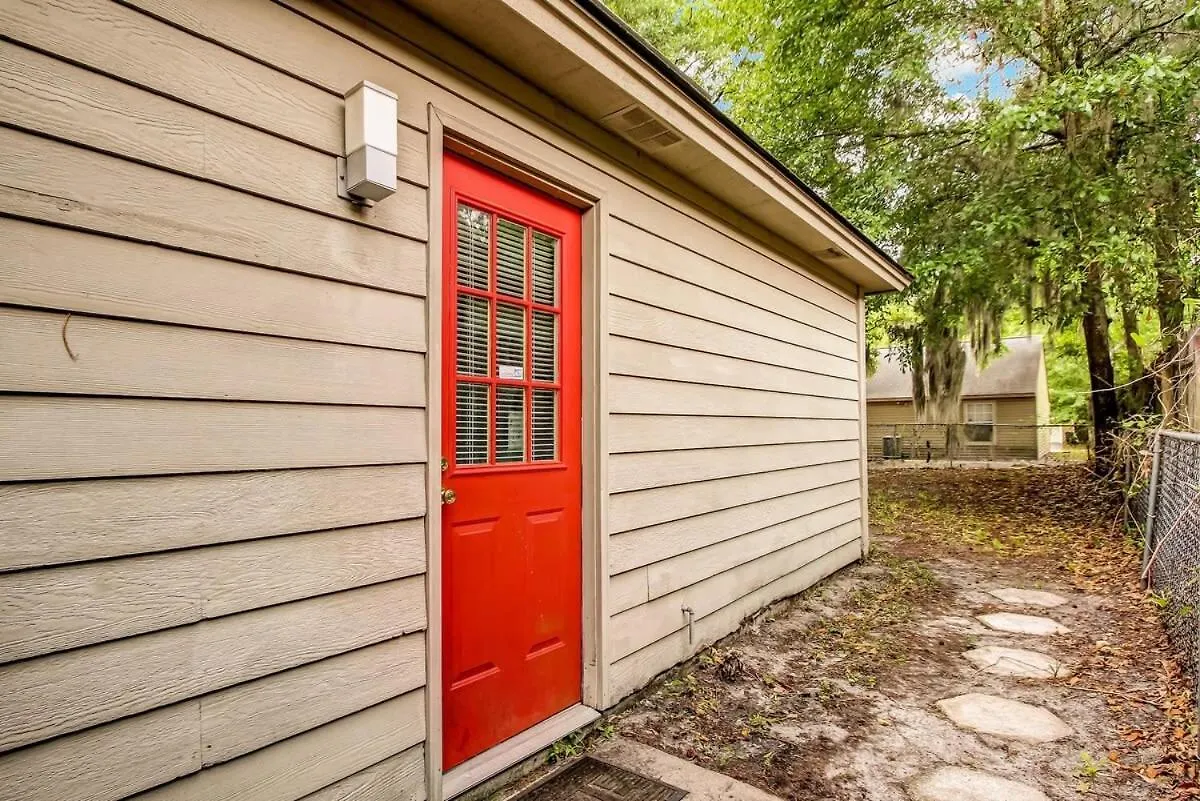 Near Dining & Downtown- Moon River District Digs בית נופש