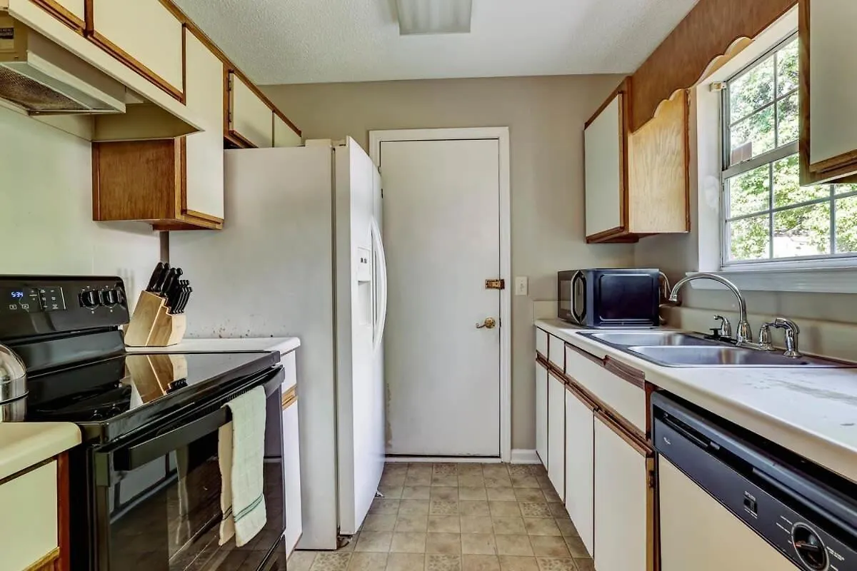 Holiday home Fenced Yard Family Friendly Laurelwood Savannah