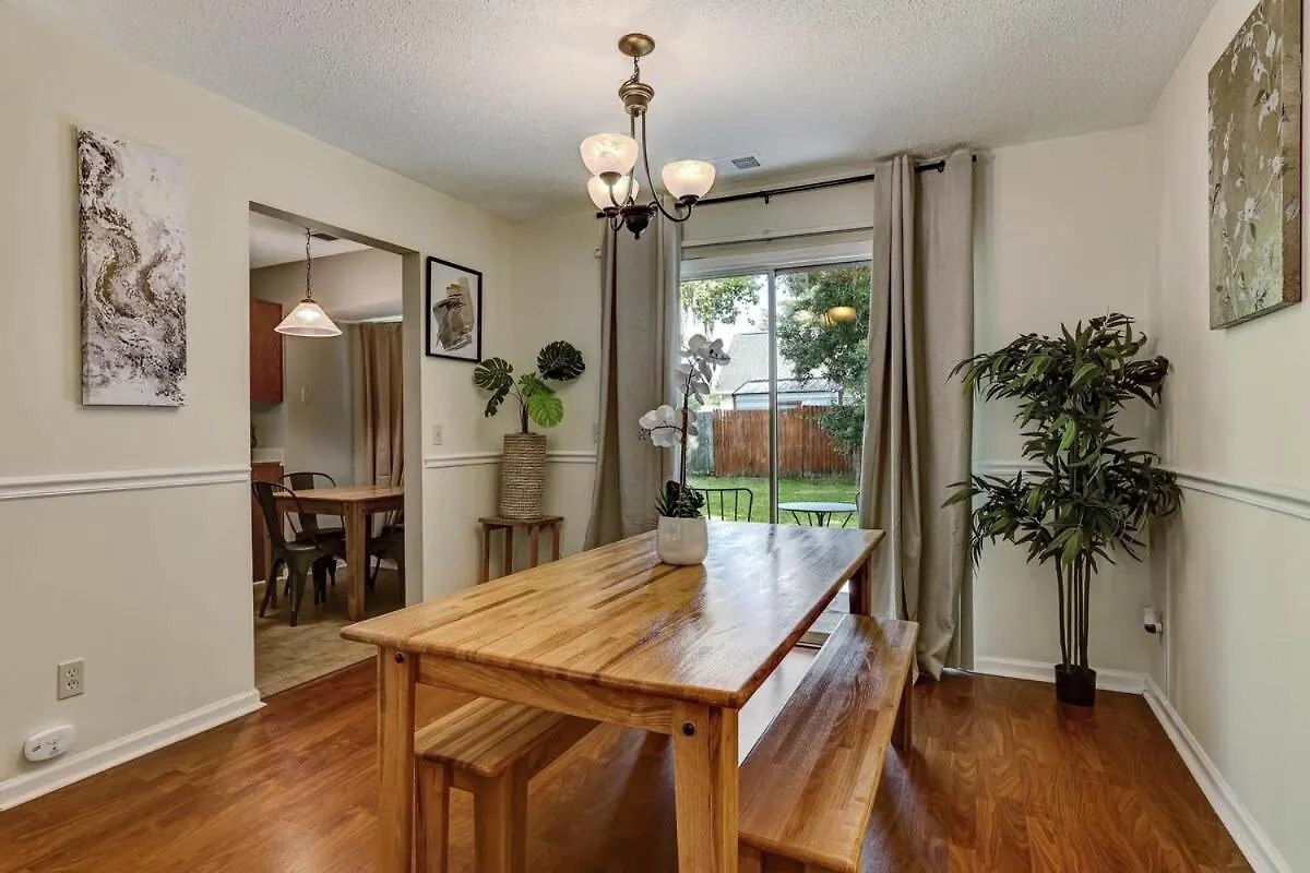 Fenced Yard Family Friendly Laurelwood Holiday home